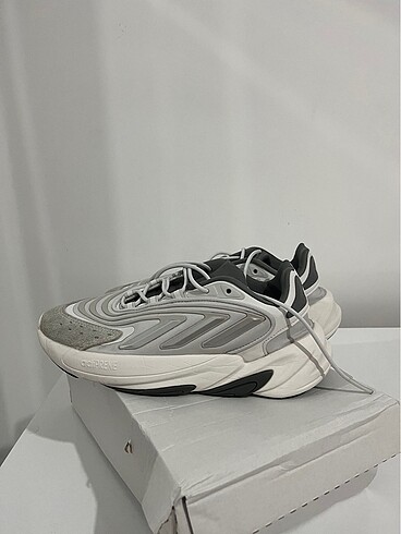 Adidas özelia 
