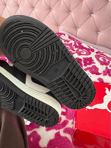 24 Beden siyah Renk Nike ayakkabı