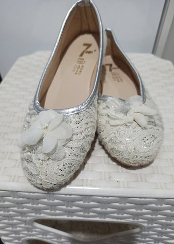 Kızlar için Beyaz Dantel Çiçekli Babet - Görsel 2