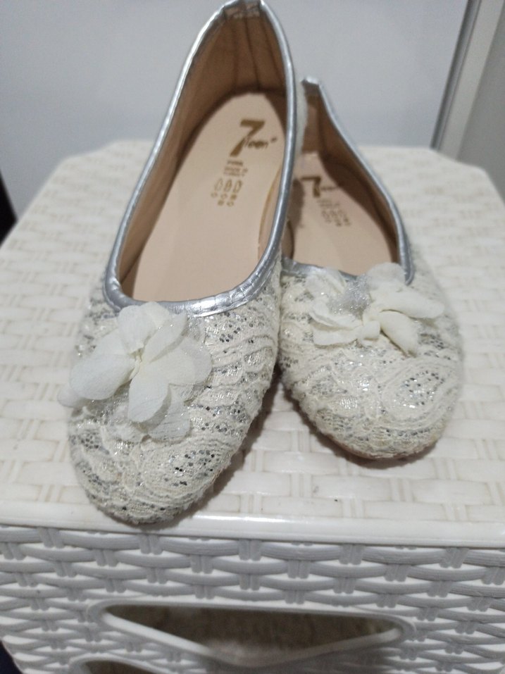 Kızlar için Beyaz Dantel Çiçekli Babet - Görsel 2