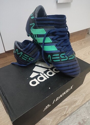 Adidas Orjinal uygun fiyata kaçmaz çocuk krampon