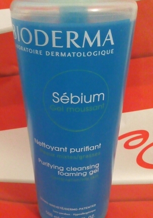 Bioderma bioderma yagli ciltler icin yuz temizleme jeli.