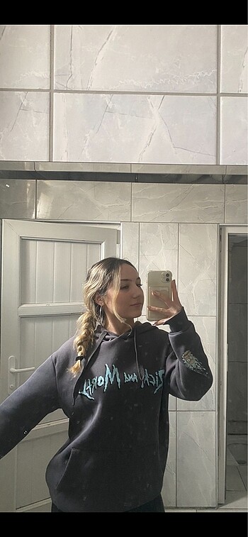 Sweatshirt