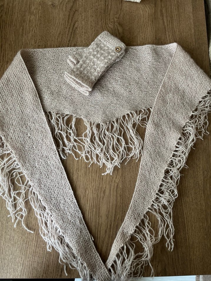 Bej Örgü Kadın Şal Püsküllü &Eldiven - Görsel 2