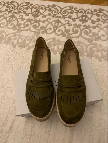 İpekyol düz haki yeşili ayakkabı