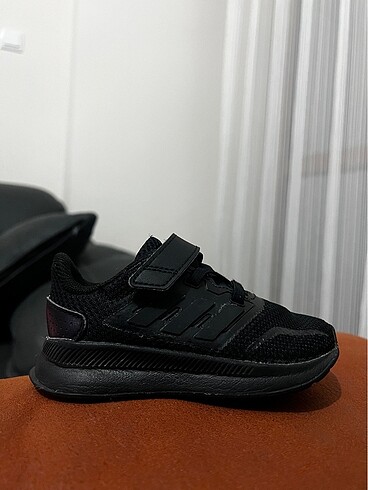 22 Beden siyah Renk Orjınal Adidas bebek