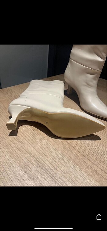 Zara Krem bej rengi yarım çizme bot
