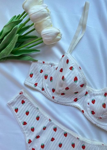 Beyaz Çilek Desenli Bohem Sütyen - Görsel 2