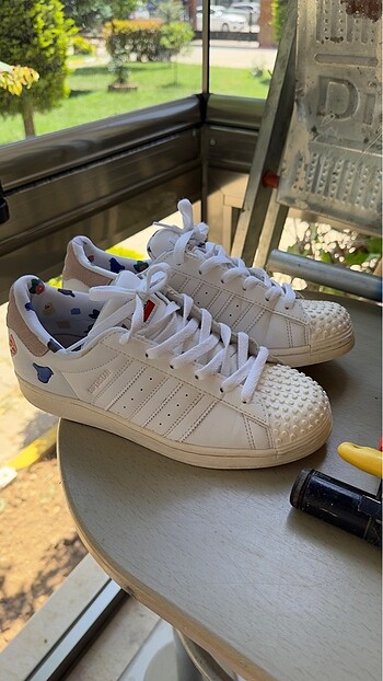 Adidas süperstar Lego serisi