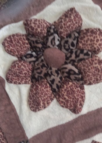 Kahverengi Çiçek Desenli Battaniye - Görsel 3