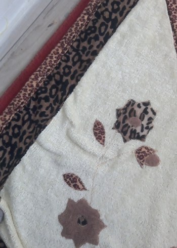 Kahverengi Çiçek Desenli Battaniye - Görsel 5