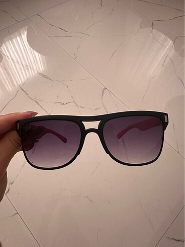 Rayban güneş gözlüğü