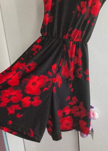 Sevenhill Kırmızı Siyah Bağlama Desenli Strappy tulum