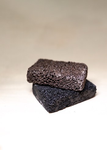 Volkanik Ponza taşı ve kabak lifi sırt keses, Ham ipek kese set. - Görsel 8