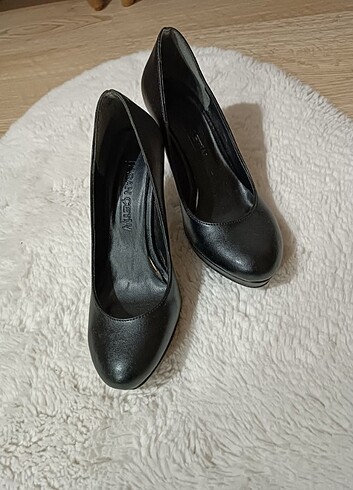 37 Beden siyah Renk Sıfır hiç kullanılmamış topuklu ayakkabı 