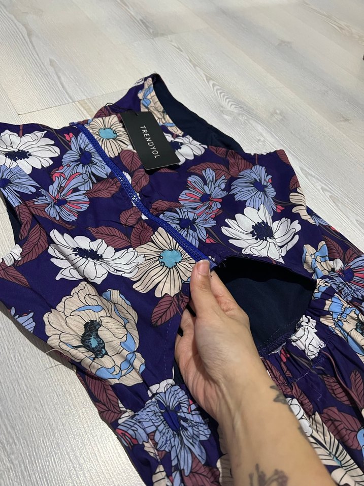 Kadın Çiçek Desenli Kısa Tulum - Görsel 3