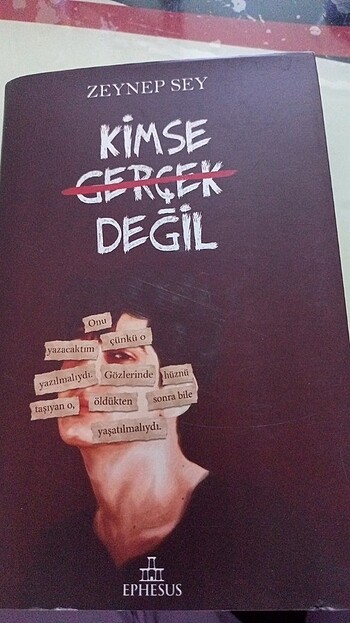 Kimse Gerçek Değil