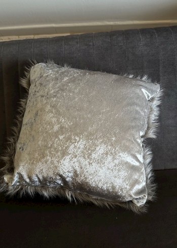 Gri Kürk Görünümlü Modern Dekoratif Yastık - Görsel 2