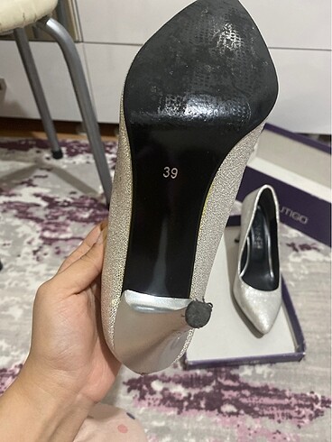 39 Beden Topuklu ayakkabı rengi gümüş