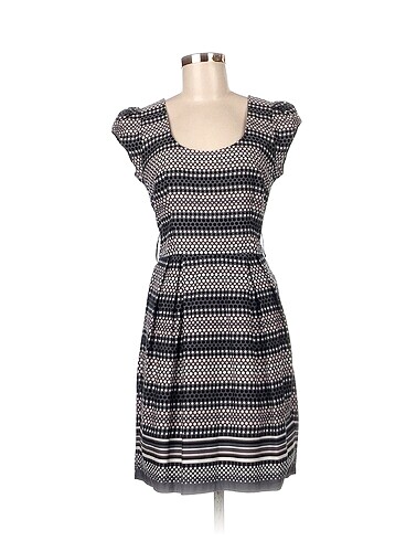 Dorothy Perkins Kısa Elbise %70 İndirimli.
