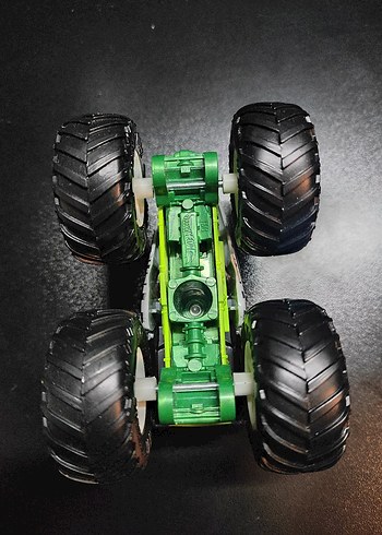 Renkli hotwheels Canavar Kamyon - Görsel 4