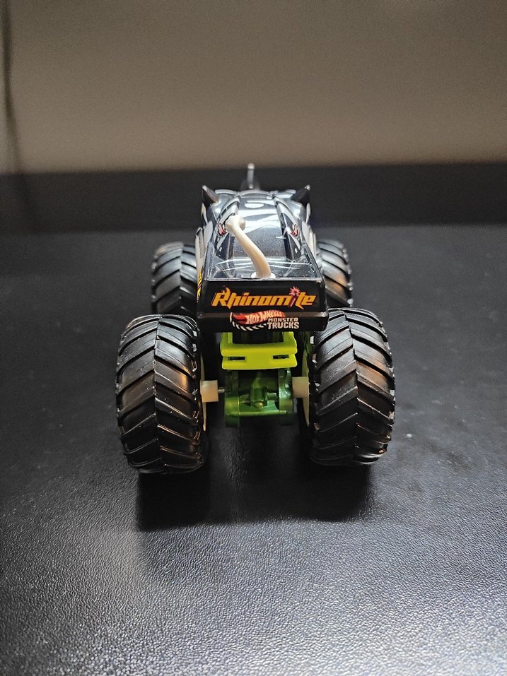 Renkli hotwheels Canavar Kamyon - Görsel 3