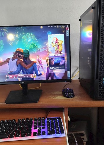 Çok Renkli Oyun Monitörü ve RGB Klavye - Görsel 3