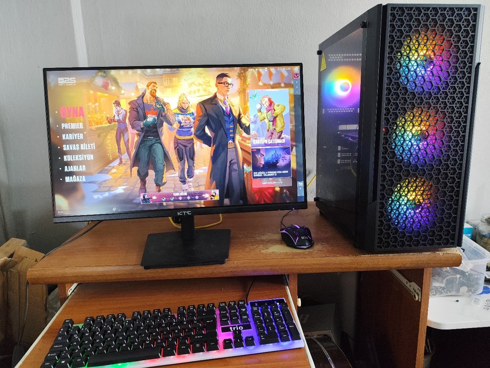 Çok Renkli Oyun Monitörü ve RGB Klavye - Görsel 2