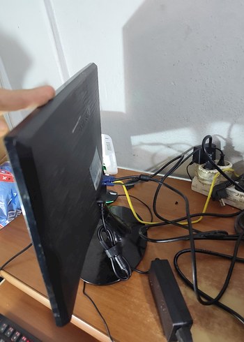 SAMSUNG KALİTELİ SLİM LED MONİTÖR HATASIZ - Görsel 2