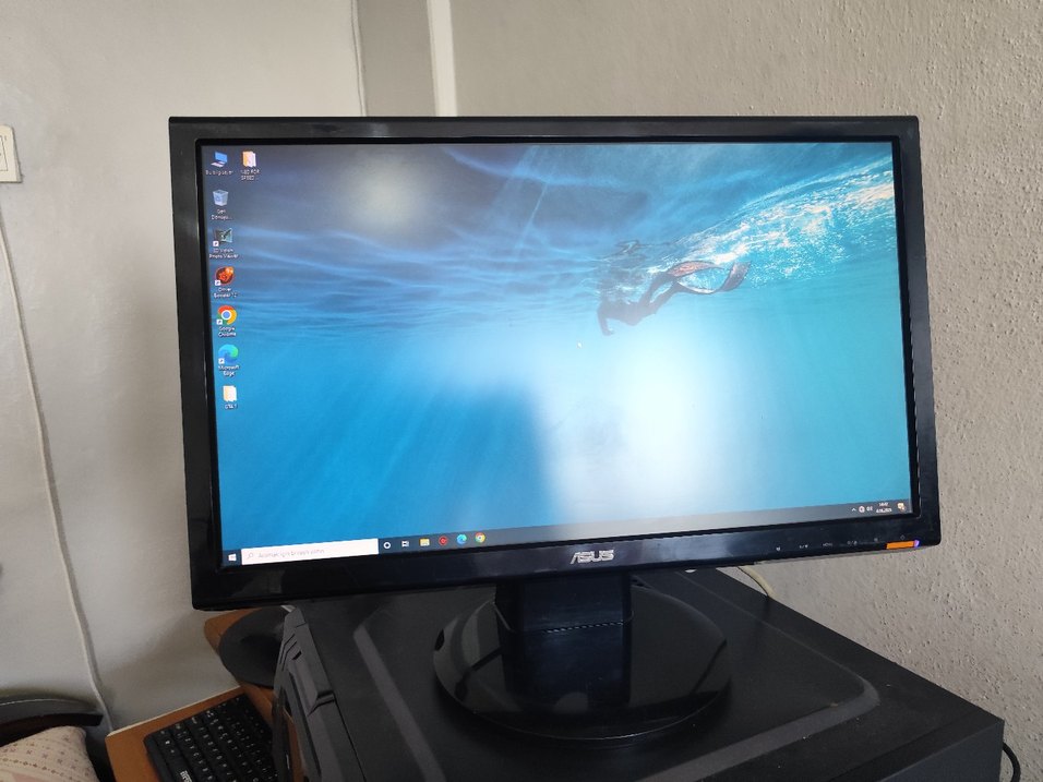 ASUS 22 İNC MONİTOR TERTEMİZ - Görsel 2