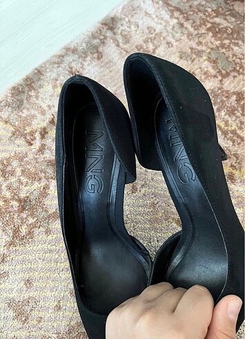 37 Beden siyah Renk Mango asimetrik stiletto siyah