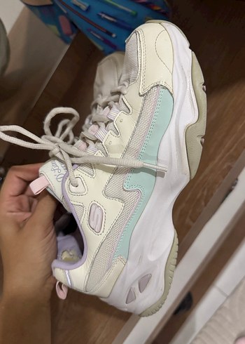 Beyaz Bağcıklı Pastel Renkli Kadın Spor Ayakkabı - Görsel 2