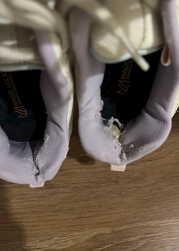 Beyaz Bağcıklı Pastel Renkli Kadın Spor Ayakkabı - Görsel 3