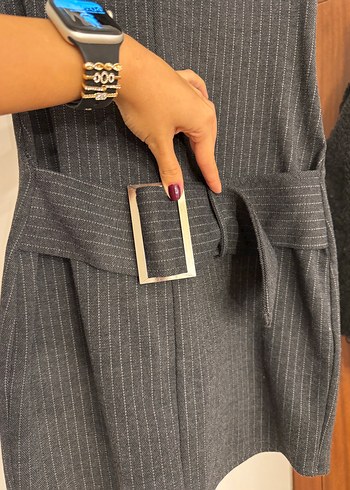 Kemer Detaylı Gri Çizgili Mini Elbise - Görsel 2