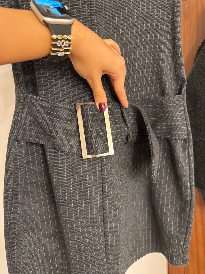 Kemer Detaylı Gri Çizgili Mini Elbise - Görsel 2