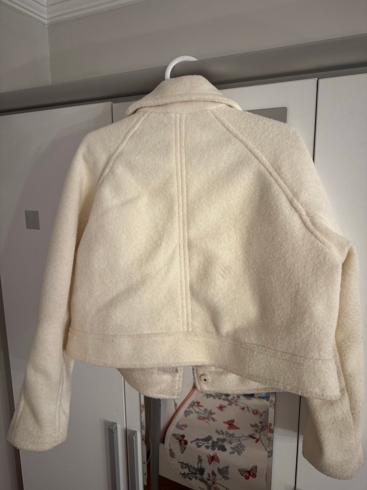 Bershka Beyaz Kaşe Ceket - Görsel 2