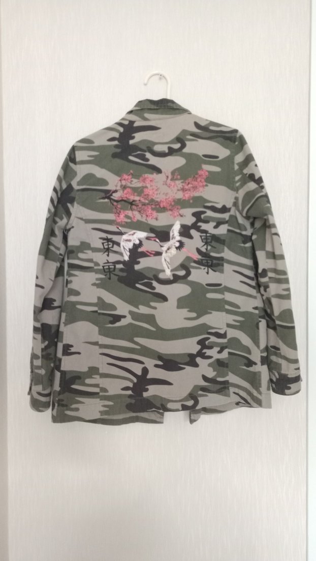 Düğmeli Kamuflaj Desenli Midi Kadın Ceket - Görsel 2