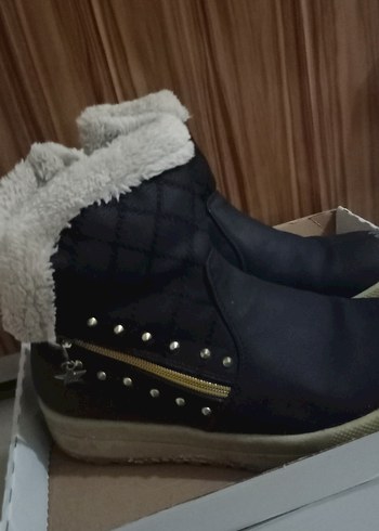 Siyah Kürklü Kadın Dolgu Topuk Bot - Görsel 2