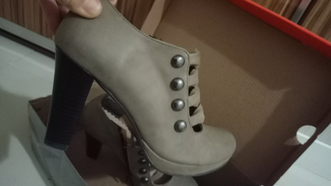 Düğmeli Kadın Topuklu Ayakkabı - Görsel 3