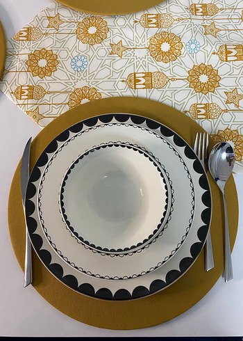 Sarı Çiçek Desenli Modern Masa Örtüsü - Görsel 3