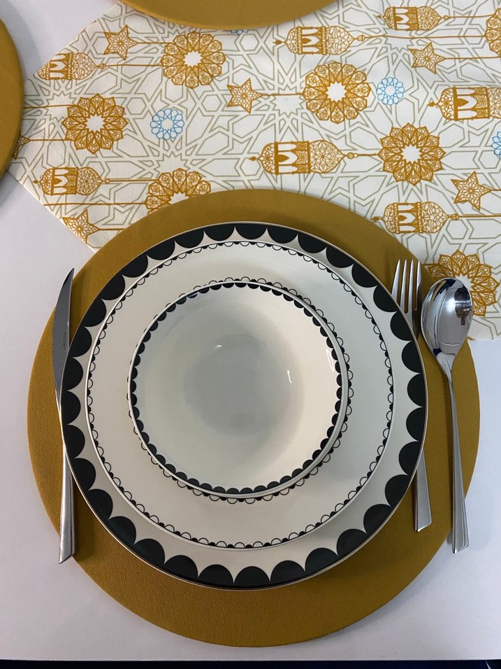 Sarı Çiçek Desenli Modern Masa Örtüsü - Görsel 3