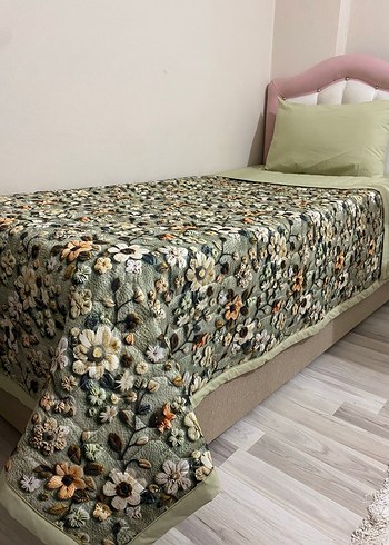 Pastel Tonlarda Çiçek Desenli Yatak Örtüsü - Görsel 3