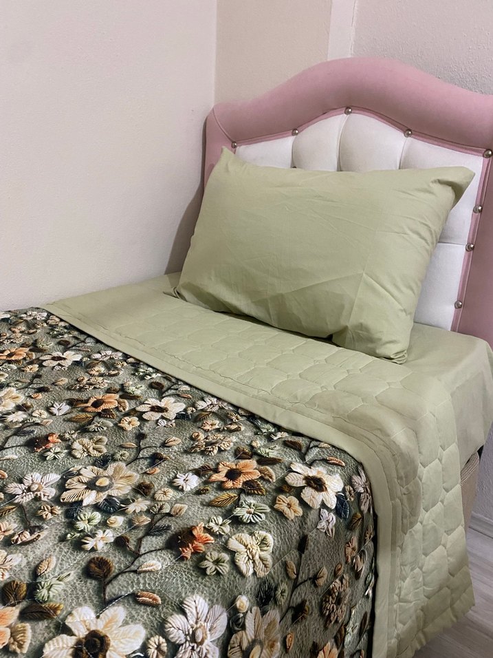 Pastel Tonlarda Çiçek Desenli Yatak Örtüsü - Görsel 4
