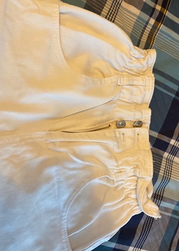 Düğmeli Beyaz Kadın Yüksek Bel Şort - Görsel 2