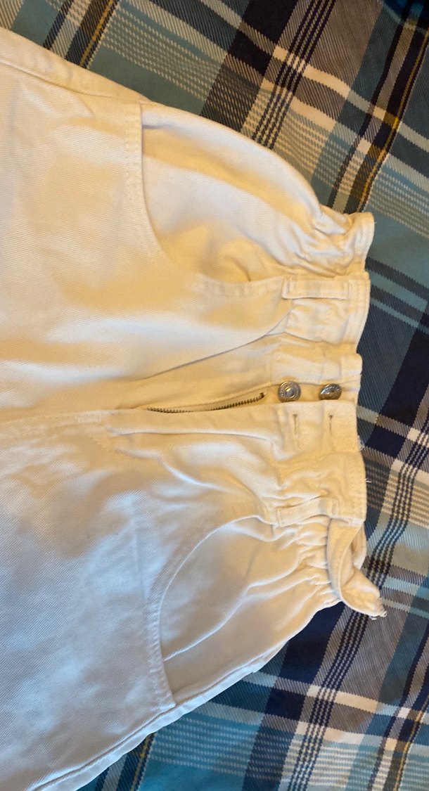 Düğmeli Beyaz Kadın Yüksek Bel Şort - Görsel 2