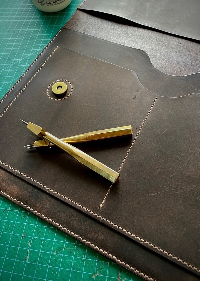 El Yapımı Deri Macbook Kılıfı - Görsel 3