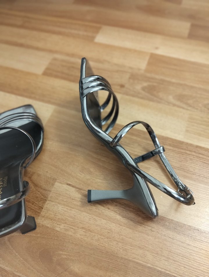 Gri Metal Stiletto Topuklu Kadın Ayakkabı - Görsel 2