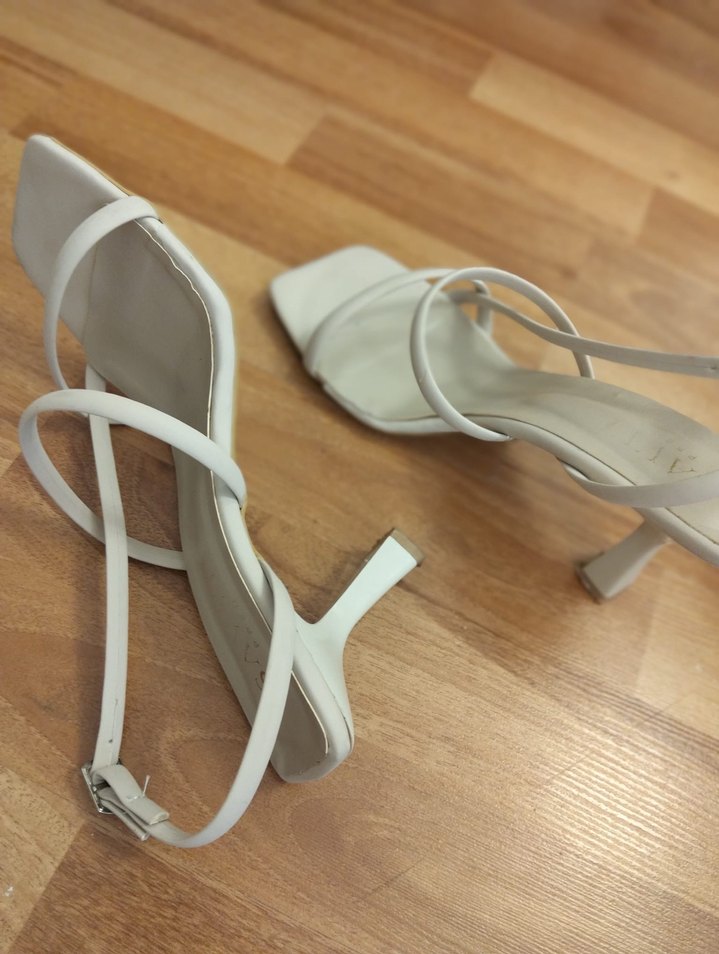 Bej Tokalı İnce Topuklu Kadın Sandalet - Görsel 2