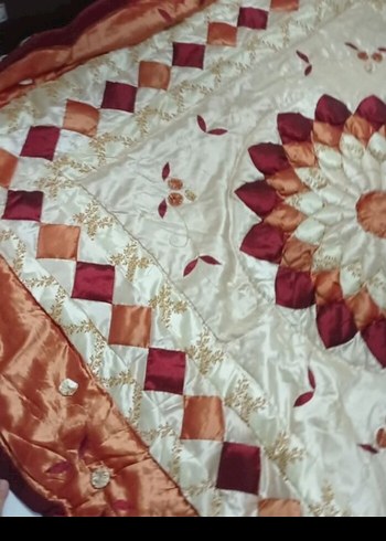 Çok Renkli İşlemeli Parlak Yatak Örtüsü - Görsel 3