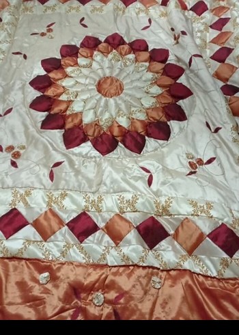 Çok Renkli İşlemeli Parlak Yatak Örtüsü - Görsel 2